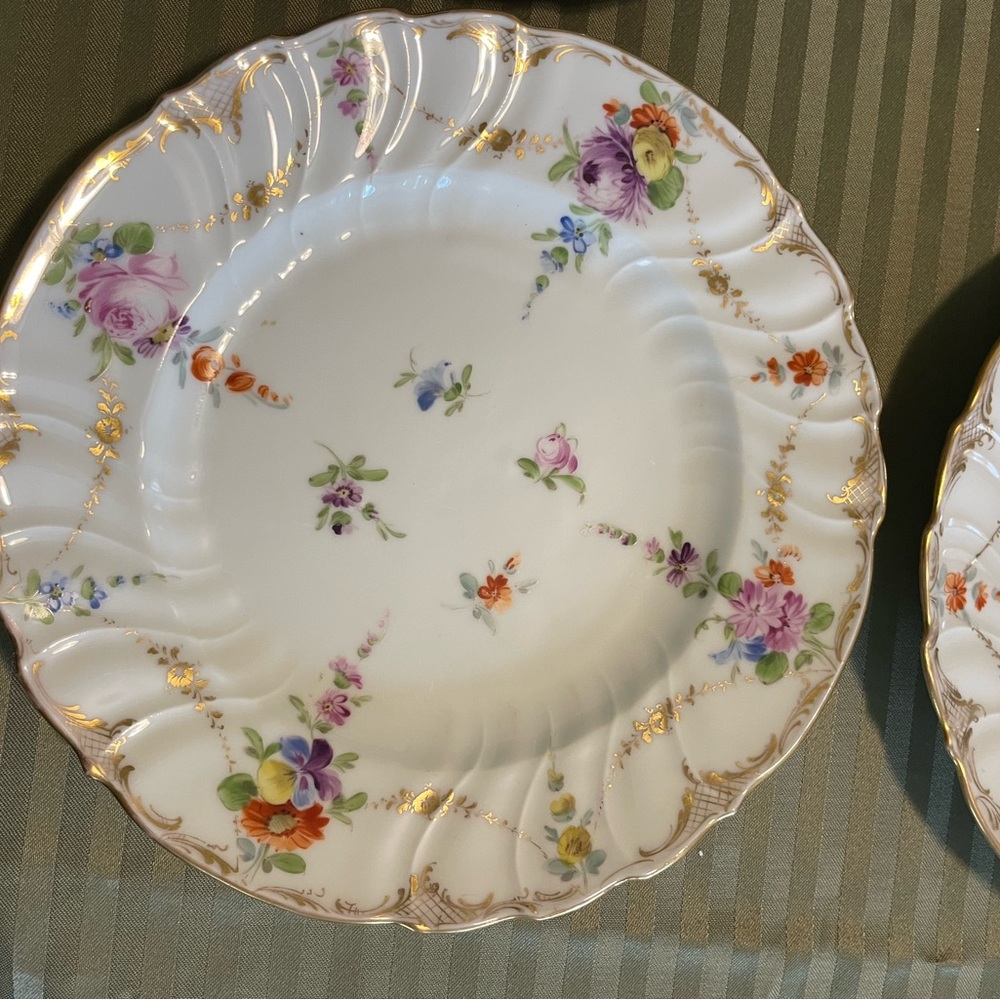Fine Porcelain Floral Dinner Plates in White with Multicolor Accents - Picture 4 of 11